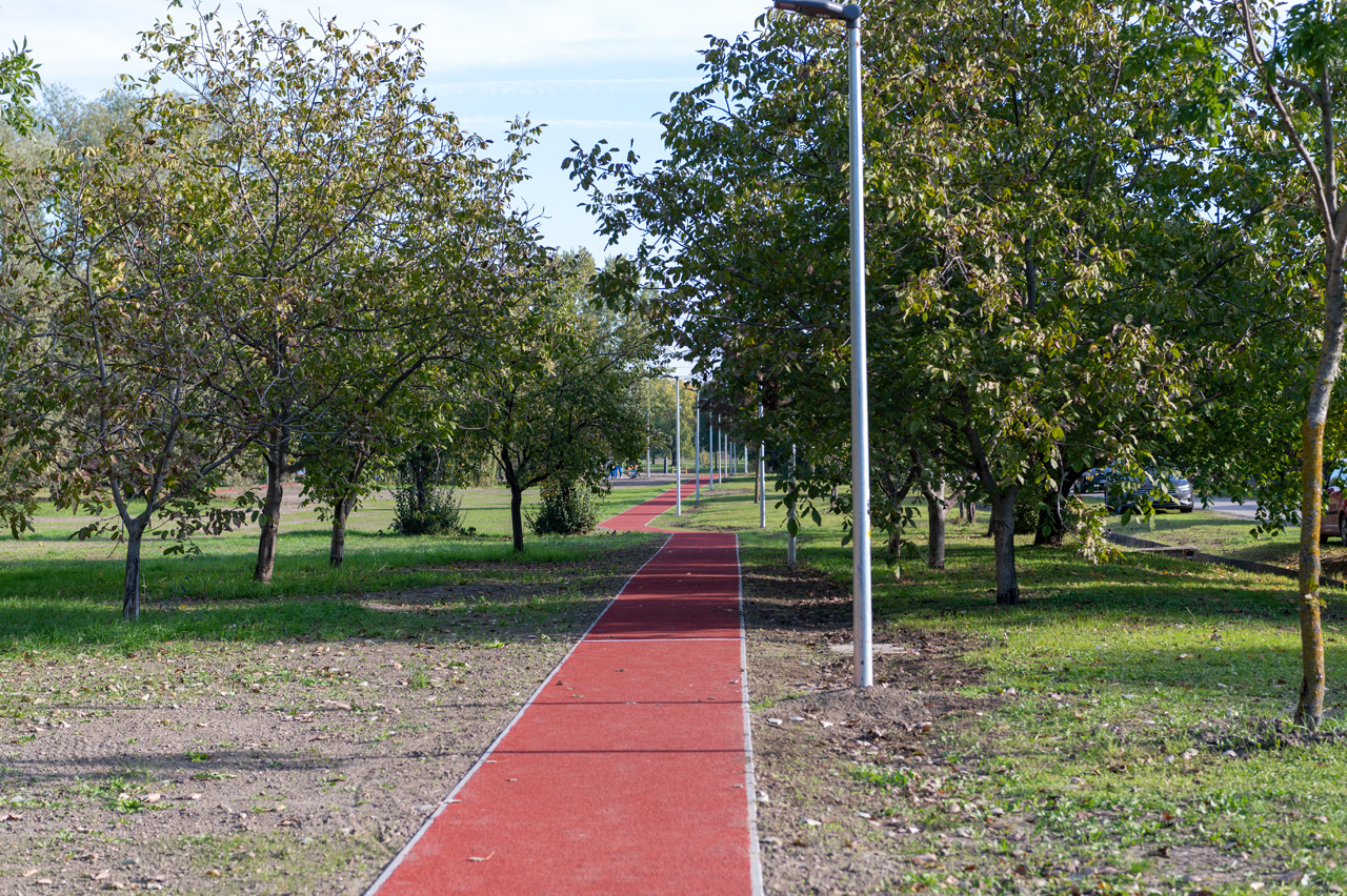 Futopalya-epitese-Tapen-es-Szoregen-ket-reszajanlati-korben-Tape