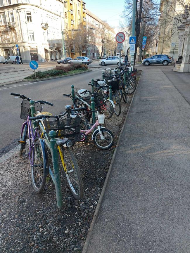 „Kerékpártámaszok kihelyezése Szegeden két részajánlati körben” 