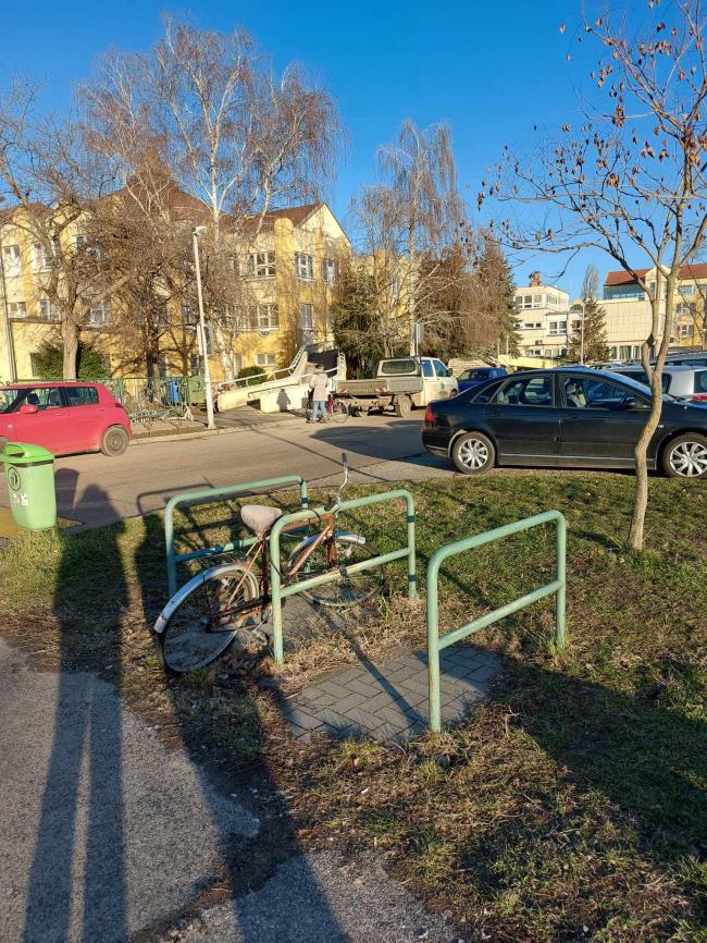 „Kerékpártámaszok kihelyezése Szegeden két részajánlati körben” 