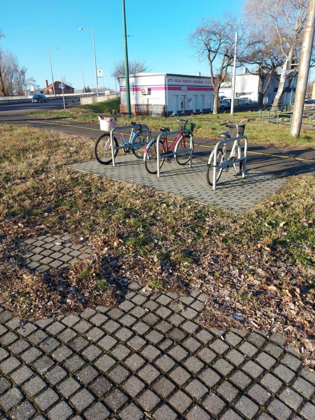 „Kerékpártámaszok kihelyezése Szegeden két részajánlati körben” 