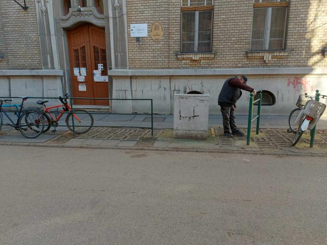 „Kerékpártámaszok kihelyezése Szegeden két részajánlati körben” 