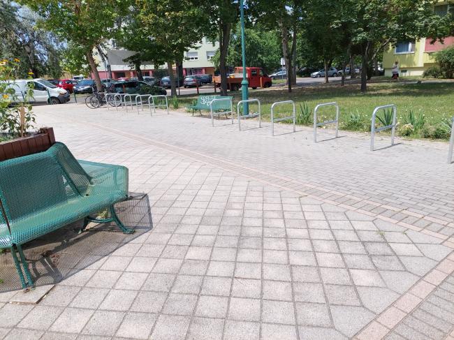 „Kerékpártámaszok kihelyezése Szegeden két részajánlati körben” 