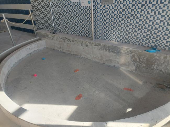  Algyői Borbála  Fürdő beltéri gyermek -ülő-élmény medencék  mozaikburkolatának felújítása