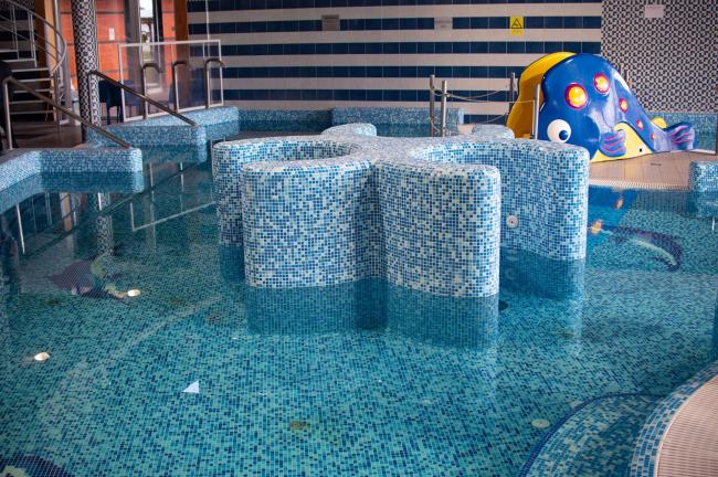  Algyői Borbála  Fürdő beltéri gyermek -ülő-élmény medencék  mozaikburkolatának felújítása