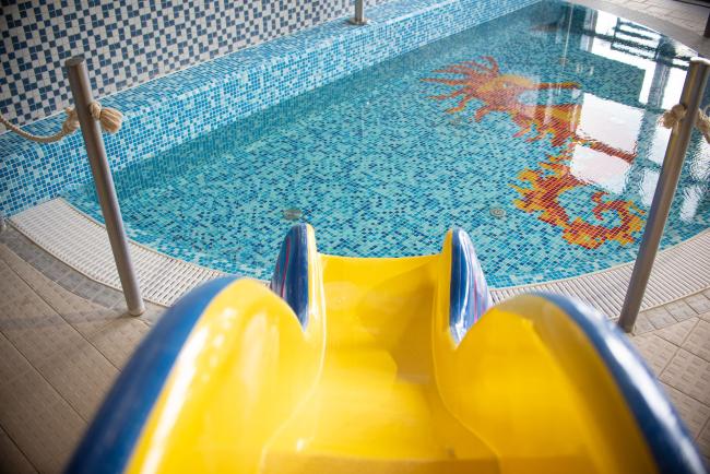  Algyői Borbála  Fürdő beltéri gyermek -ülő-élmény medencék  mozaikburkolatának felújítása