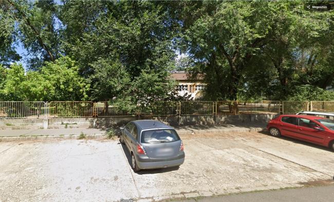 Szeged, Arany János Általános Iskola (6724 Szeged, Kukovecz Nana u. 4.) 2 db röplabda pálya építése