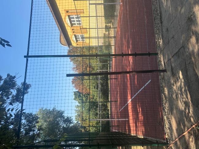 Szeged, Arany János Általános Iskola (6724 Szeged, Kukovecz Nana u. 4.) 2 db röplabda pálya építése