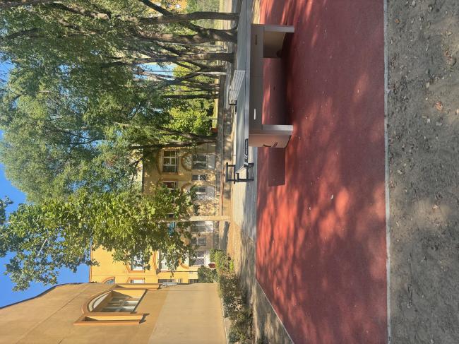 Szeged, Arany János Általános Iskola (6724 Szeged, Kukovecz Nana u. 4.) 2 db röplabda pálya építése