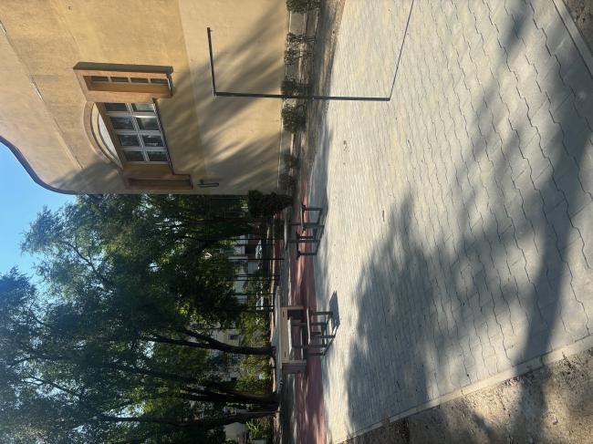 Szeged, Arany János Általános Iskola (6724 Szeged, Kukovecz Nana u. 4.) 2 db röplabda pálya építése