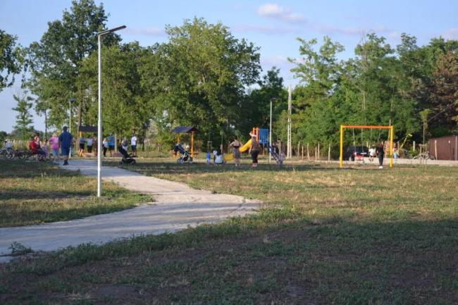 Közösségi terek és zöldfelületek fejlesztése – Pihenőerdő fejlesztése.” 